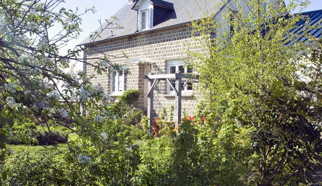 Quiet, tranquille organic bed and breakfast, 45 minutes from the Mont-Saint-Michel in Buais-Les-Monts