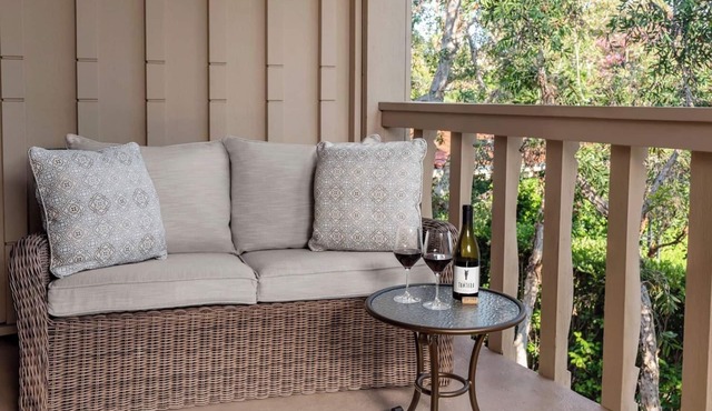 Rancho Bernardo Inn King Room with Lush Garden or Fountain View