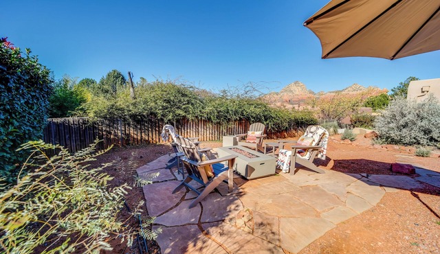 Red Rock Mtn View & Fire Pit: Central Sedona Home!