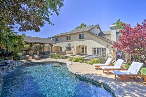 Redding Getaway w/Hot Tub & Outdoor Kitchen! in Redding