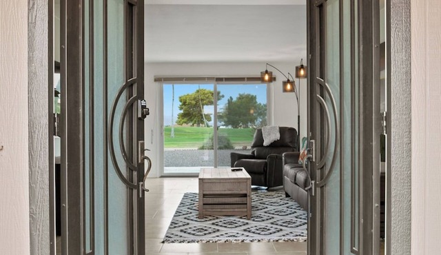 Relaxing Golf Retreat! 2-bedroom Desert Oasis in Sun City