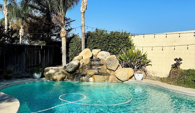 Relaxing NW Bakersfield Home & Pool for travelers - 8 guests