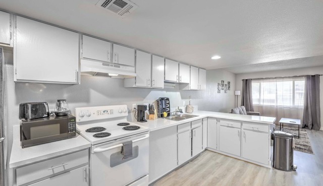 Relaxing Vegas Retreat! Sleeps 6!