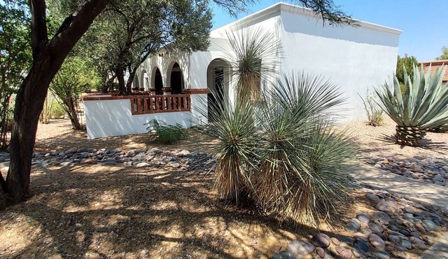 Remodel-2 Bdrm Patio Villa near Pool