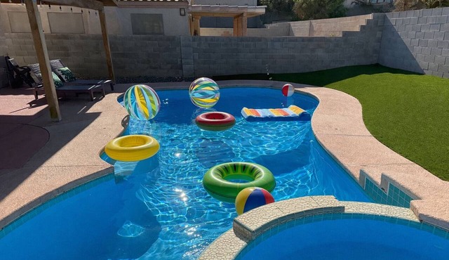 Remodeled Pool Villa with High Ceilings Near Summerlin