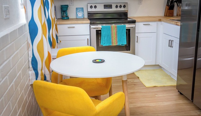 Retro River Casita -Waterfront, BBQ, Gameroom, Views 😍, 1 min to Sequoia Gate.