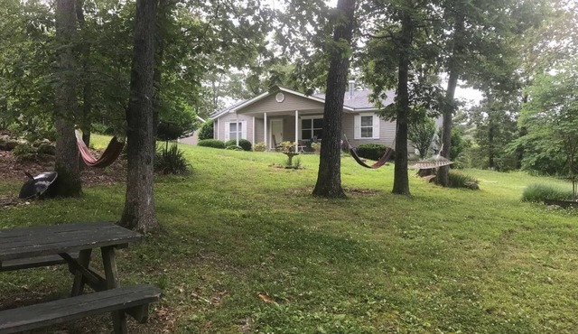 River front property HOT TUB, Kayak, tubing, and fishing in Fredericktown