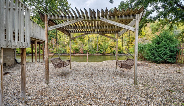 Riverfront Brookston Retreat w/Deck & River Tubes in Brookston