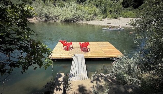 Riverside PLAYCATION! Private Dock! Hot Tub~Pups OK! Point of View in Forestville