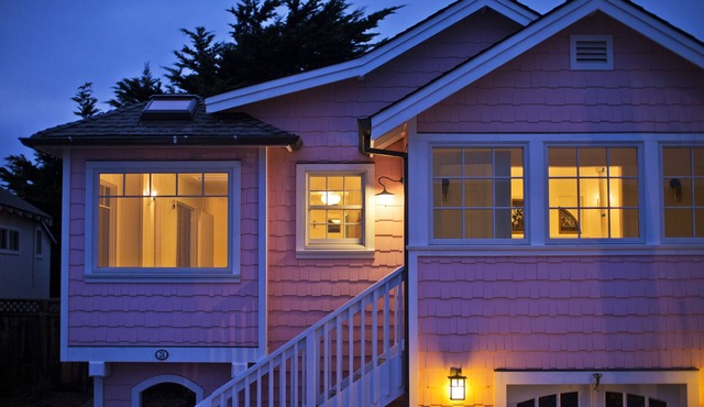 Romantic Light Filled Coastal Beach Cottage. in Dillon Beach