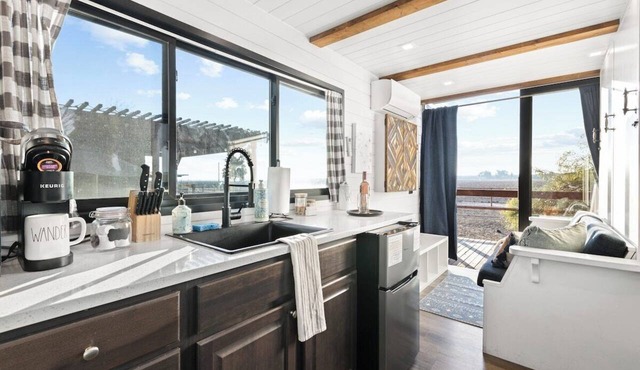 Rooftop Spa! Tiny Cargo Home, Farm Experience in Tulare