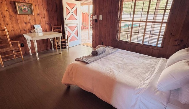 Room 3 Desert Retreat - Downtown Joshua Tree