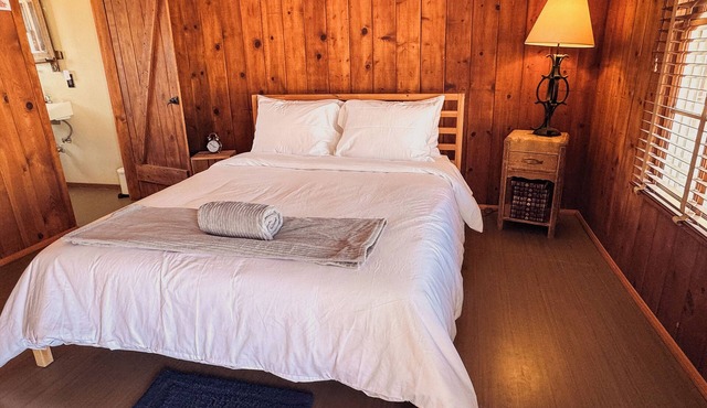 Room 4 Vintage Desert Haven - Joshua Tree