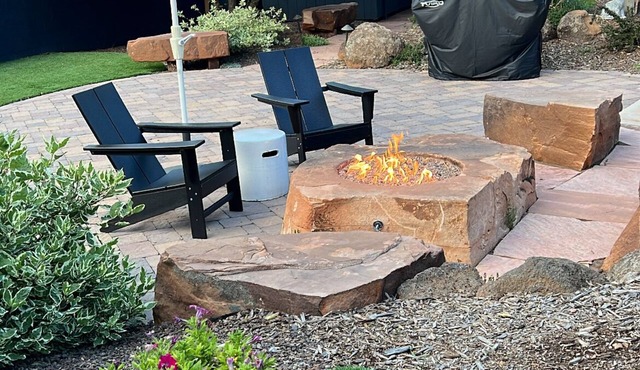 Route 66 Retreat Walk to Town Amazing Yard & Fire Pit