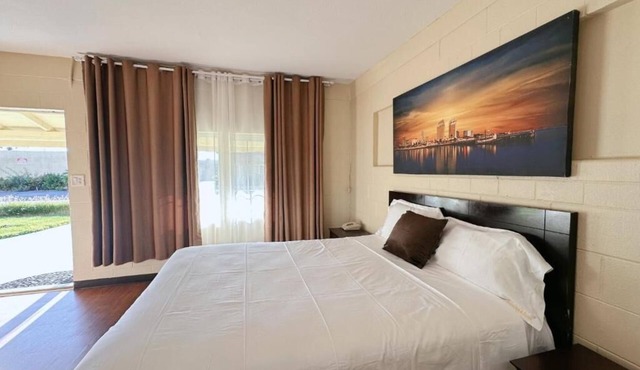 Royal Inn & Suites