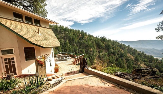 Rustic Mountain Lodge with Ocean Views near Palomar Observatory, Palomar Mountain CA in Palomar Mountain