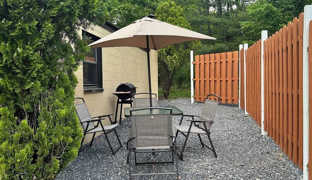 Rustic Tabor Woods Cabin near Cacapon State Park w/Patio, Grill in Berkeley Springs