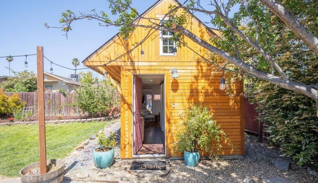 Rustic Tiny Cabin Getaway in Richmond