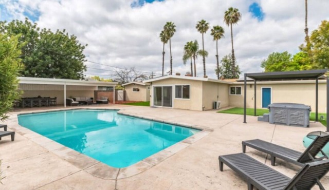 San Diego Lake home 4 Bd/Bath with heated pool, hot tub and golf!