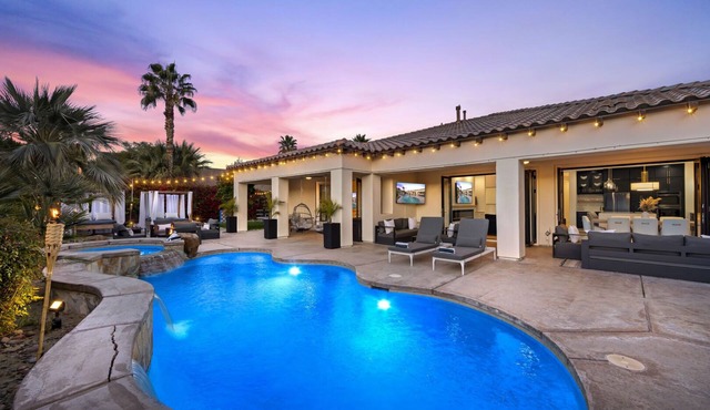 Santana: Pool, Spa, BBQ, Fire Pit, Cabanas, Games!