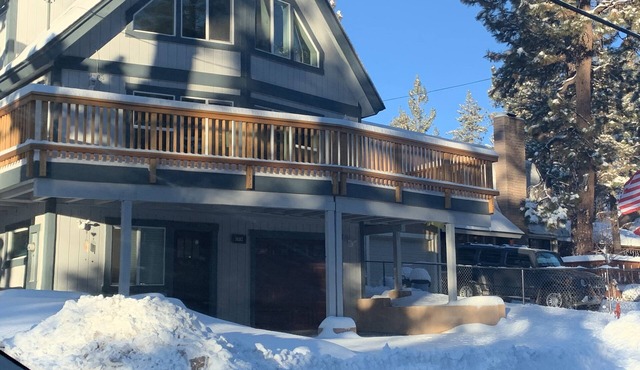 Scandinavian Chalet in Coveted Boulder Bay-- 5 mins walk lake & near Ski Resort