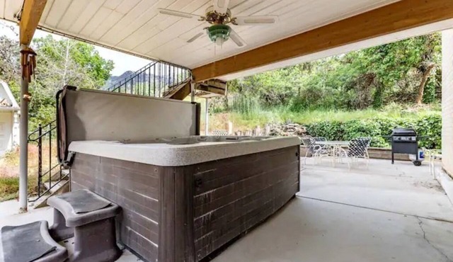 Scenic Mountain Escape Near Cottonwoods w/Hot Tub