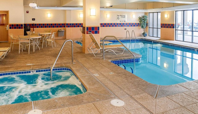 Scenic Road Trip Stop: 2 Ideal Suites w/Free Breakfast & Access to Indoor Pool