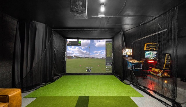 Scottsdale Clubhouse | Pool, Spa & Golf Simulator