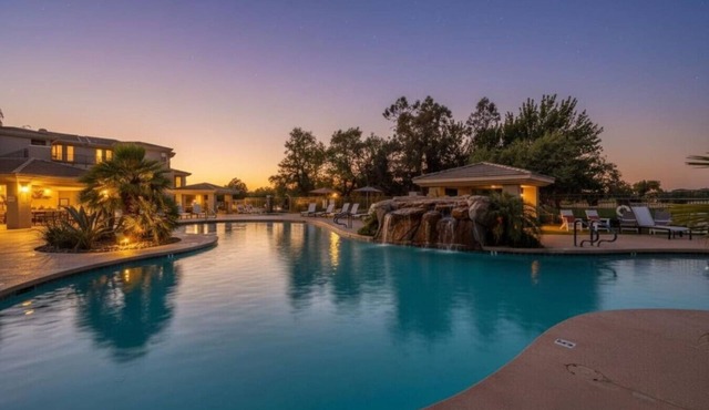 Scottsdale Pad Steps to Kierland | Pool | Spa in Scottsdale