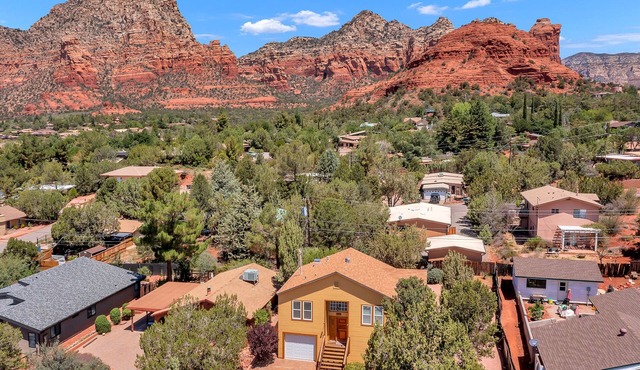 Sedona Sanborn Retreat: A spacious 3-bedroom home with stunning Red Rock views in West Sedona.
