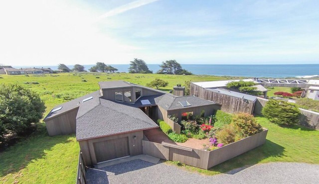 Set on a lovely meadow 200 yards from the beach