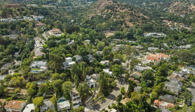 Sherman Oaks Oasis with Views and Pool Table