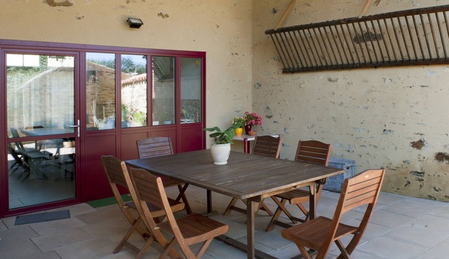 Side yard, side garden in Essarts En Bocage