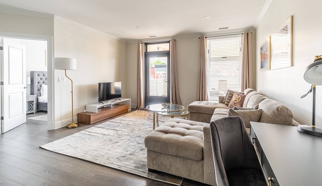 Simply Comfort. Rideau 2Br Signature Apartment Free Parking in Smiths Falls/Canada