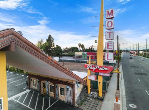 Sky Palm Motel - Orange