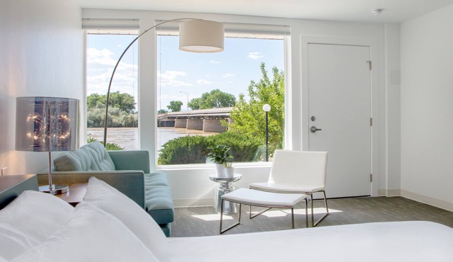 Skyfall Guestrooms in Green River