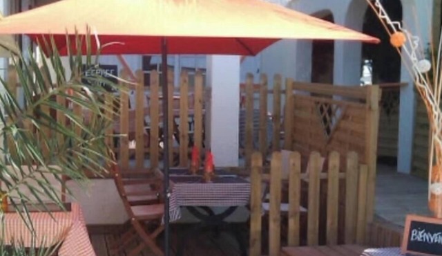 Small studette with garden view in Cuers