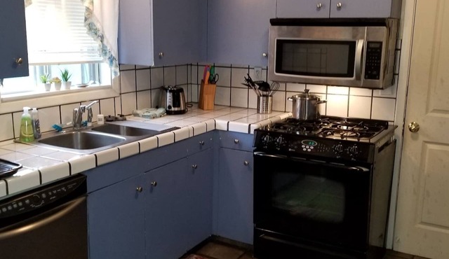 Smarthouse ❤️2 Kings + Queen | BBQ Gas Firepit Patio Chairs |Pet Friendly Huge in Klamath Falls