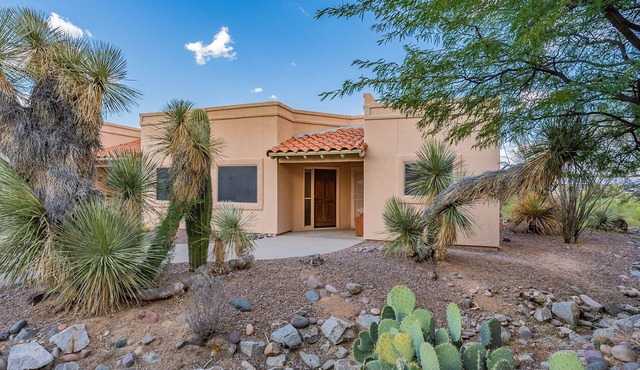 Snowbird Rental- Carport & right near GVR in Green Valley