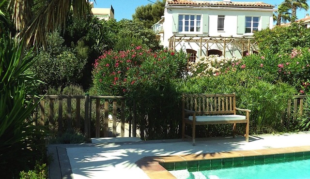So close from the beach! Village house with garden and securised pool in Sanary in Sanary-Sur-Mer