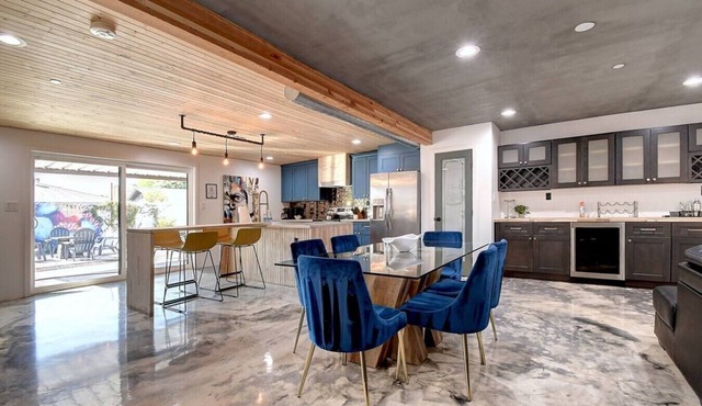 So Scottsdale Modern Bungalow w/6 Bdrms! in Scottsdale