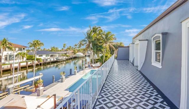Solara: Waterfront Estate, Pool, Dock, Private Guest Suite in Lighthouse Point
