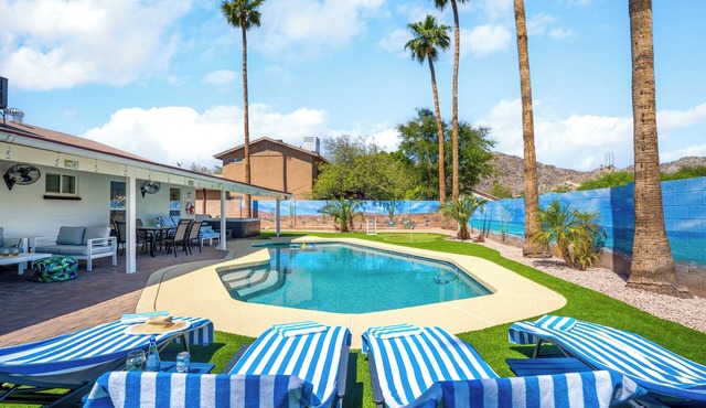 South Mountain FREE HEAT Pool & Hot Tub walk to Trails &Park NEW