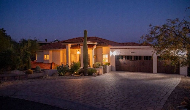 Southwestern Desert Escape/Pool/Hot Tub/Sleeps 12