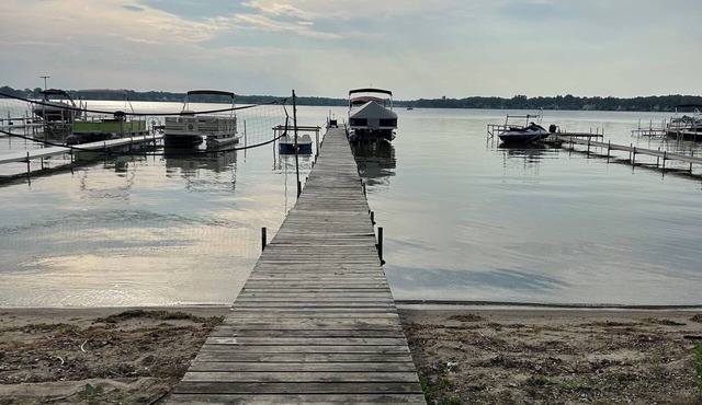 Spacious 4-bedroom house in lovely Manitou Beach-Devils Lake with AC in Manitou Beach-Devils Lake