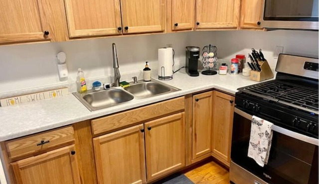 Spacious 1 BR Unit w/Washer-Dryer and Parking in Poughkeepsie