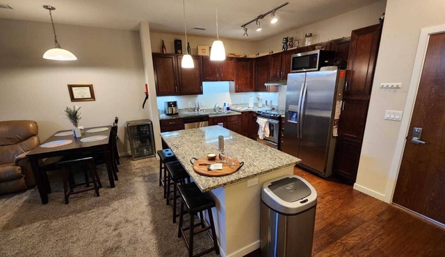 Spacious 2-bedroom condo in Broomfield with hot tub, pool, fitness room, WiFi in Broomfield