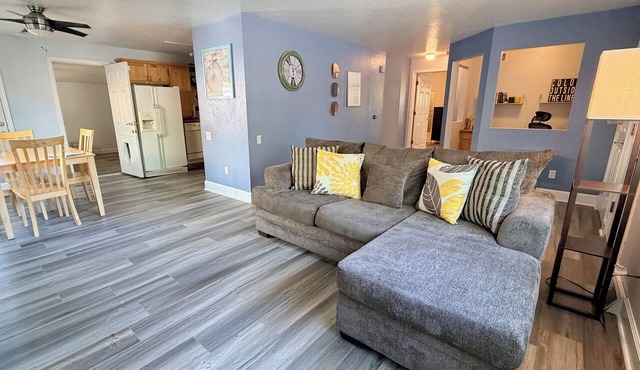 Spacious 2BR/2BA Boulder Retreat Walk to Pearl Street, Trails & More! in Boulder