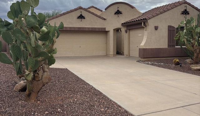 Spacious 3 bedroom home equipped with a private pool to beat the Arizona heat!