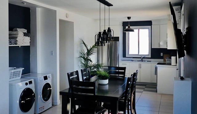Spacious 4BRs/2Baths with private parking and patio! in Montréal